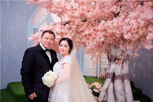 關愛員工從心出發(fā)【易視界】家人結伴到婚禮現(xiàn)場道賀
